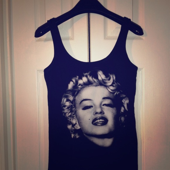 ⛔(SOLD IN BUNDLE)⛔ Marilyn Monroe H&M tank ❤🎀💋