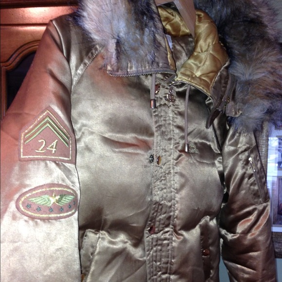 Jennifer Lopez gold bubble jacket - Picture 3 of 3