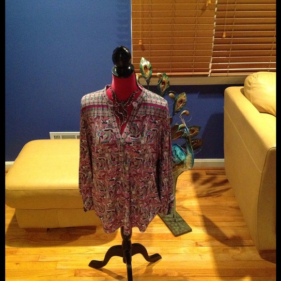 SOLD🎊🎊🎊🎊🎊Beautiful multi colored blouse