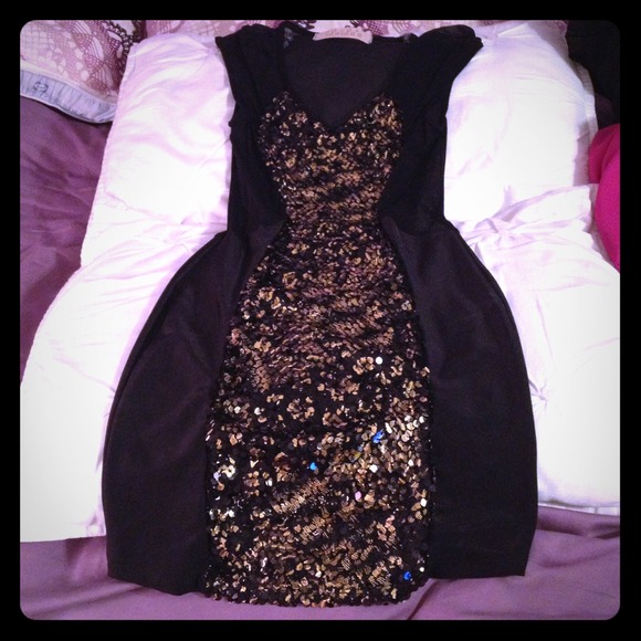 Sexy gold and black dress!