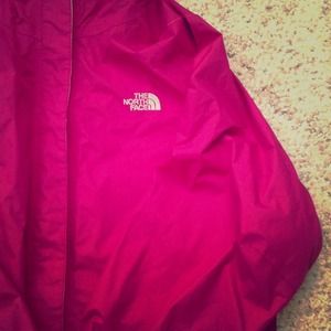 🌸The North Face windbreaker🌸