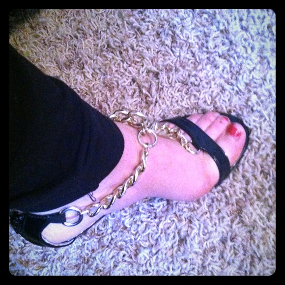Black patten finish and gold heels!