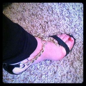 Black patten finish and gold heels!
