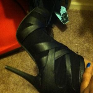 Black shoe boot look