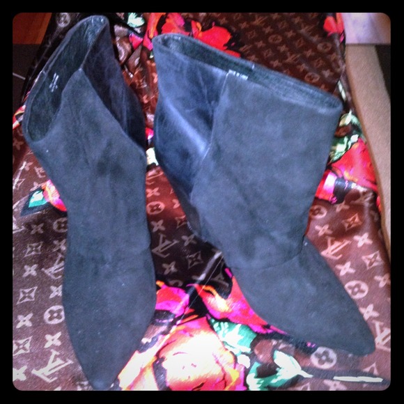 REDUCED!! Ankle Boots. Black! (size 40)
