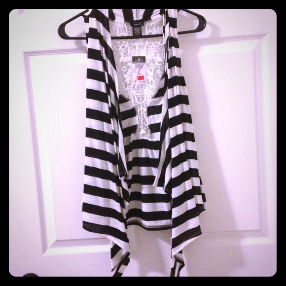 Sleeveless cardigan