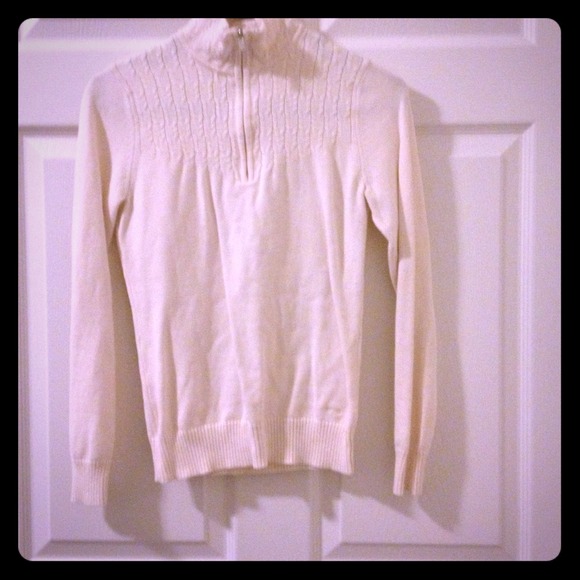 White iPod turtleneck