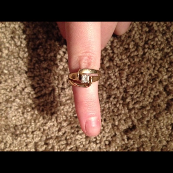 18k gold wedding band