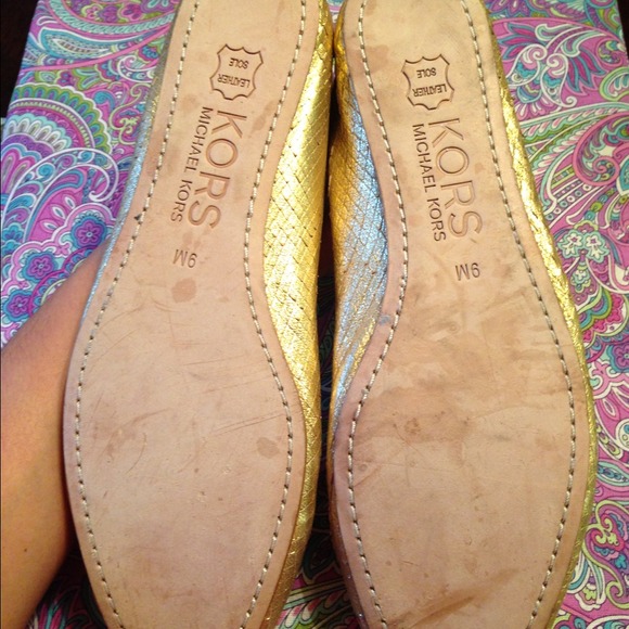 ✋Sold✋✂Price cut!!✂New Michael Kors flats - Picture 2 of 4