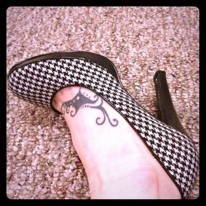 Black n white pumps!!