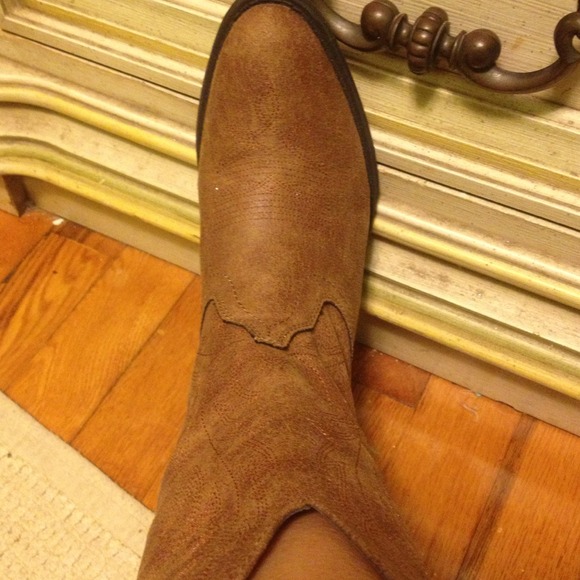 Cow girl boots only worn once! - Picture 2 of 4