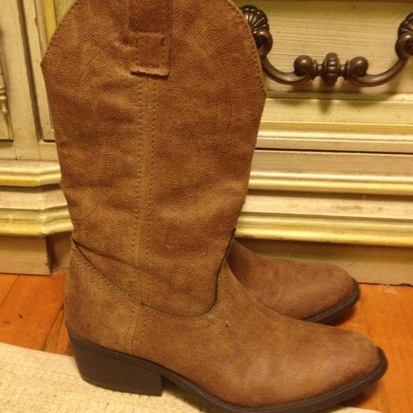 Cow girl boots only worn once! - Picture 3 of 4