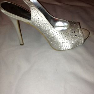 Gorgeous shoes never worn paid 80.