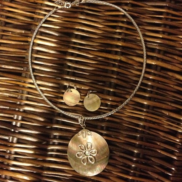 Necklace and earring set