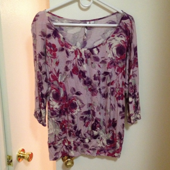 SOLD 🚫🚫🚫👍LC floral top