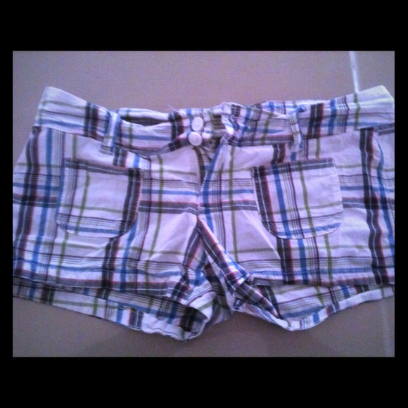 SOLD!!! Hollister plaid shorts