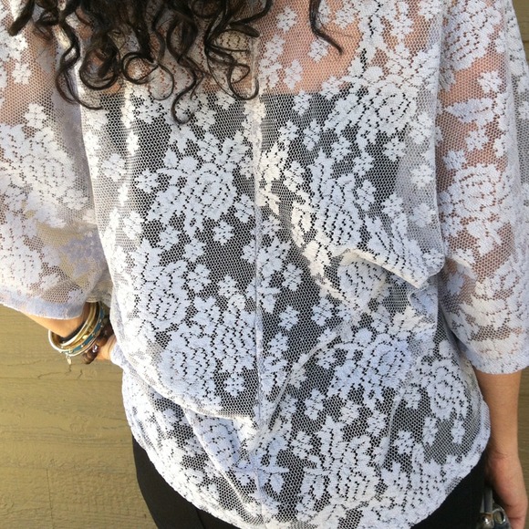SOLD...........,.................Grey Lace Top - Picture 2 of 3