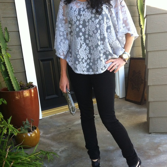 SOLD...........,.................Grey Lace Top - Picture 3 of 3