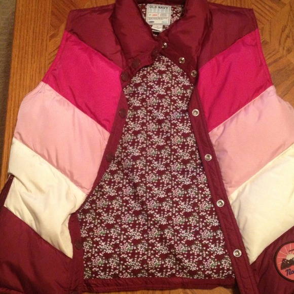 Pink and white old navy vest - Picture 3 of 3