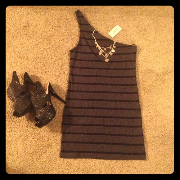 SOLD!  Brand new Forever 21 dress!