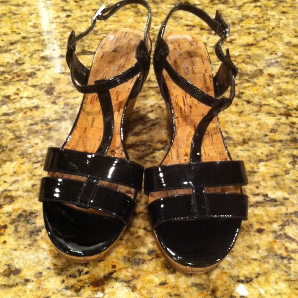 SOLD in bundle. Bandolino black patent wedge - Picture 1 of 3