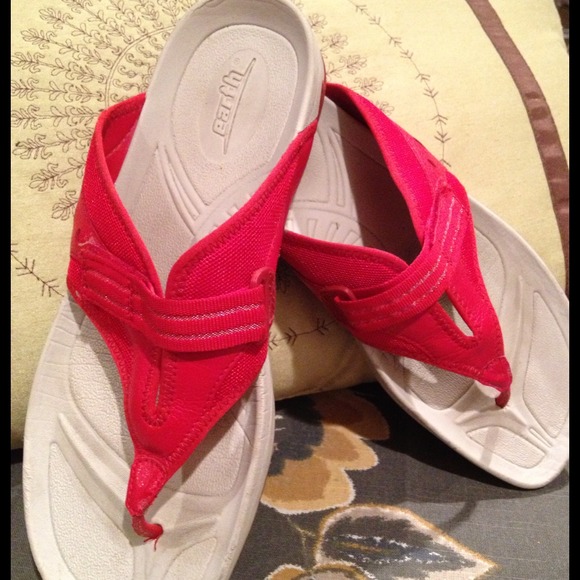REDUCED!!! EARTH sandals. Great condition!