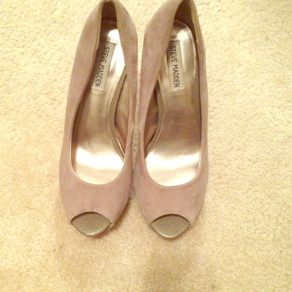 Steve Madden Nude peep Toe Pumps
