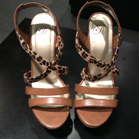 Camel/ leopard wedges