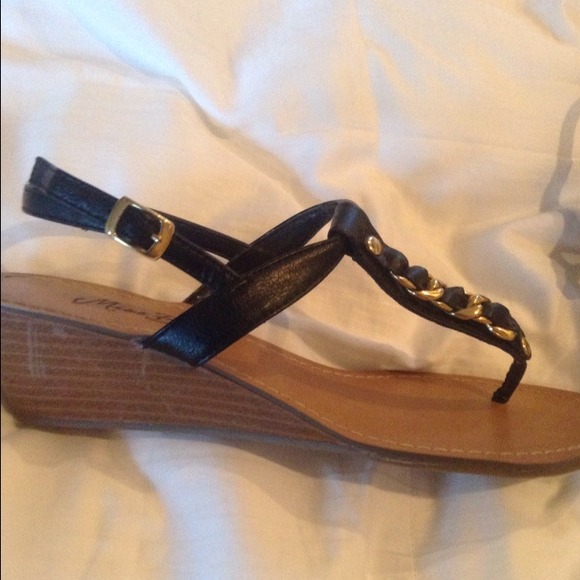 Cute sandals - Picture 2 of 3