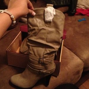 Never worn cute boots