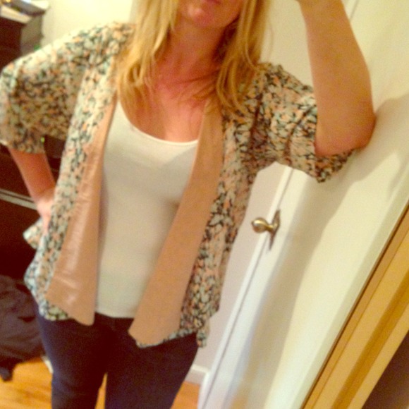 Sold in bundle Pastel floral graphic kimono top