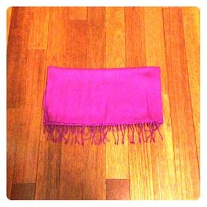 Fuschia pashmina like new!!