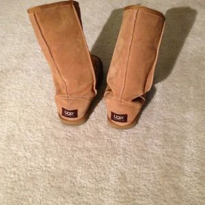 *SOLD* 👢👠