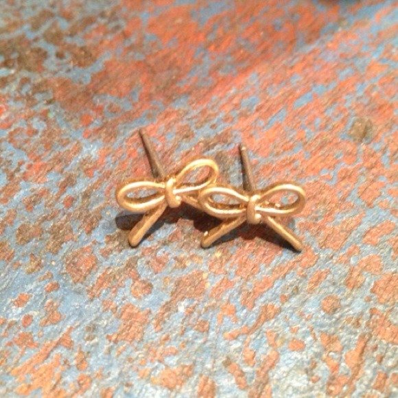 Jewelry - NEW Petite Bow Post Earrings