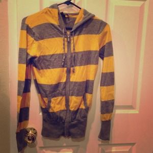 Hurley grey/yellow stripes hooded sweater.