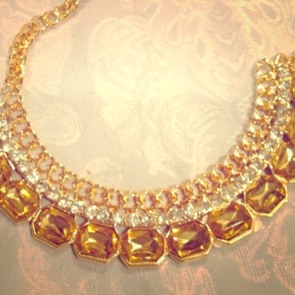 💥RESERVED💥. Collar statement