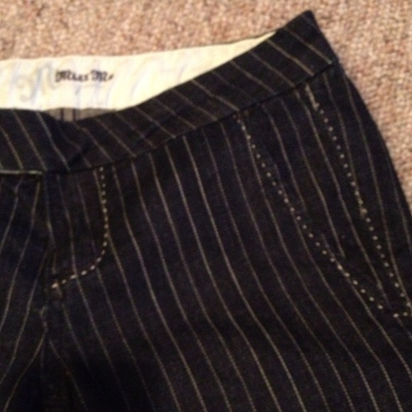 Miss Me Denim Pin Striped Capris Size 1 - Picture 2 of 3