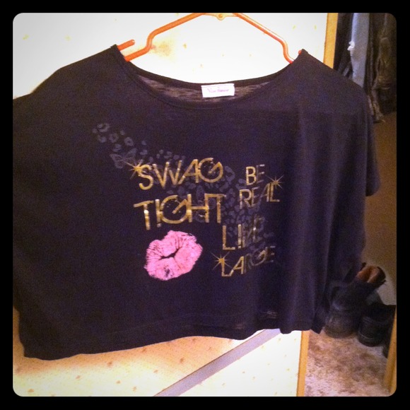 A crop top - Picture 1 of 2