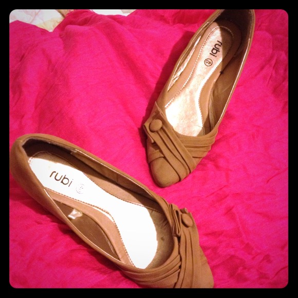 Tan flats