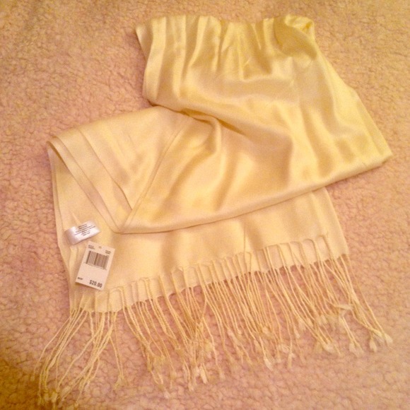 *SOLD*Ivory scarf