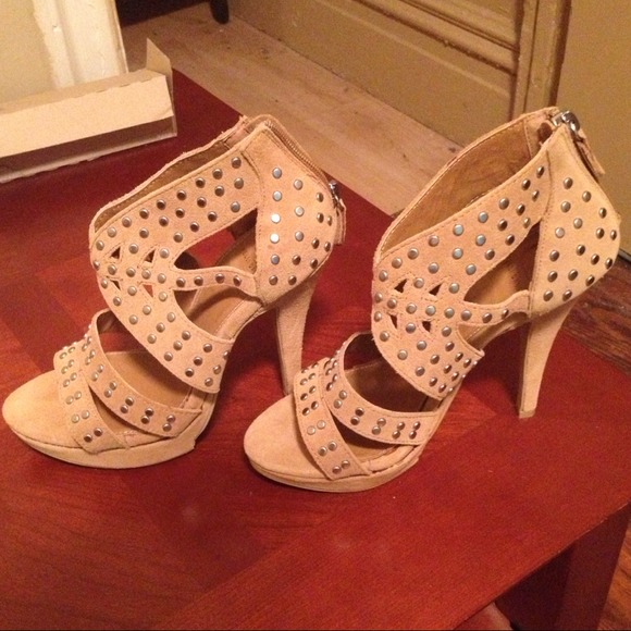 NWOT - Kelsi Dagger strap pump