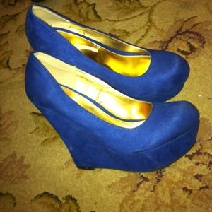 RESERVED for @dairyberrys cobalt wedges