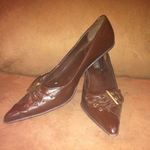 Naya brown buckle heel
