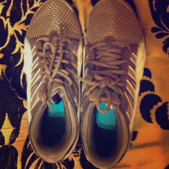 Puma shoes size 9.