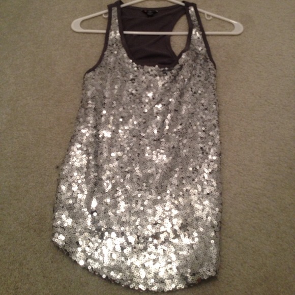 Guess sequent top size small