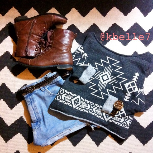 ⛔SOLD⛔Aztec Design Long Sleeve Top