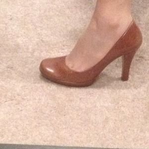 Guess 3inch pumps, size 6, lightly worn RESERVED