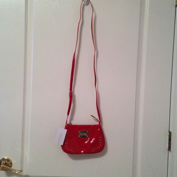 ♥♥SOLD♥♥Kenneth Cole red mini shoulder bag - Picture 2 of 4