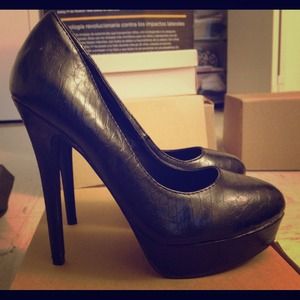 NEW Black Pumps. Reserved