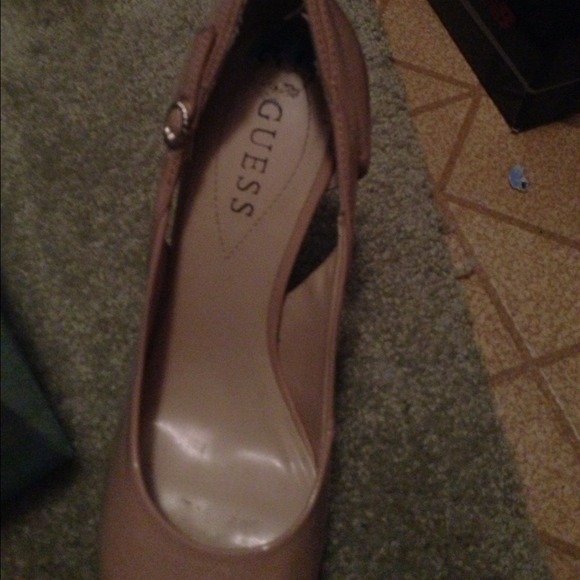 Light pink Guess heels - Picture 3 of 3